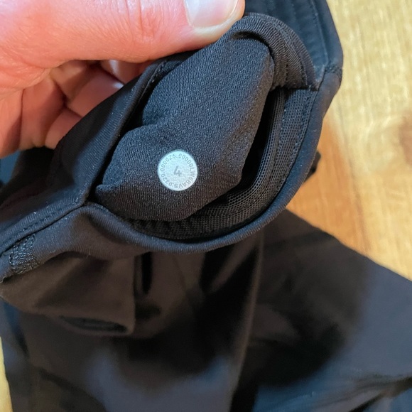 Lululemon Black Crop Leggings with Pockets - Size 4 - Picture 5 of 5